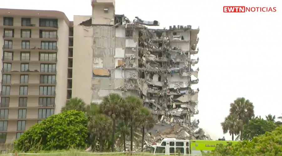 Colapso parcial de un condominio de 12 pisos en Miami. Créditos: EWTN Noticias?w=200&h=150