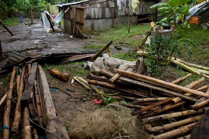 Papa Francisco reza por víctimas de huracán Otto en Centroamérica