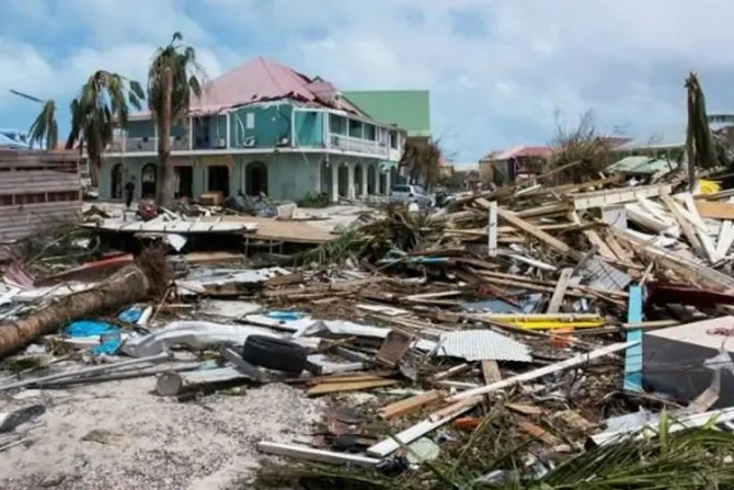 Obispos de Estados Unidos piden rezar y ayudar a víctimas de huracanes Irma y Harvey