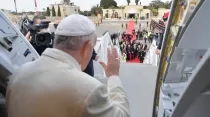 Despedida del Papa en el aeropuerto de Malta. Crédito: Vatican Media
