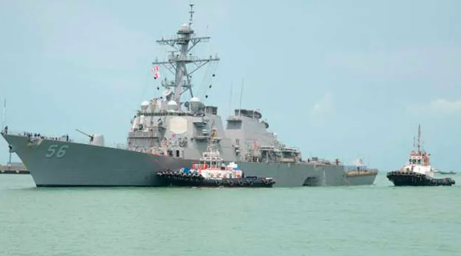 Destructor lanzamisiles USS John S. McCain. Foto: MC 3rd Class Madailein Abbott/Relea