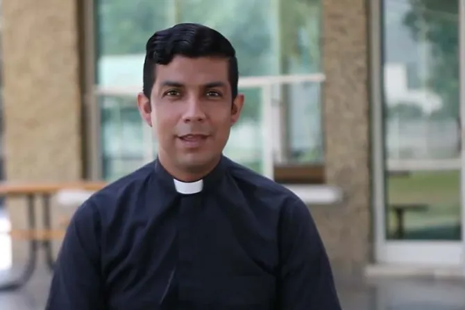 Joven dejó las pandillas y será ordenado sacerdote dentro de una cárcel [VIDEO]