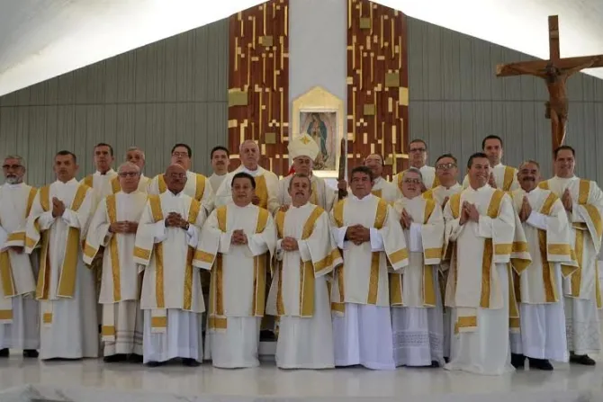 Obispo mexicano ordena 15 diáconos permanentes y explica su misión en la Iglesia