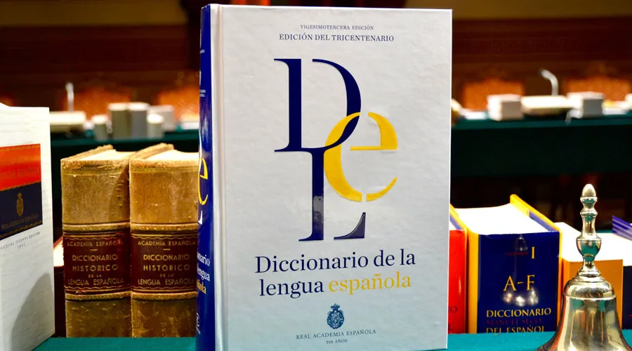 Diccionario de la lengua española, publicado por la RAE. Foto: Real Academia Española / Wikimedia España.