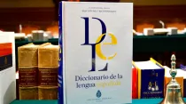 Diccionario de la lengua española, publicado por la RAE. Foto: Real Academia Española / Wikimedia España.