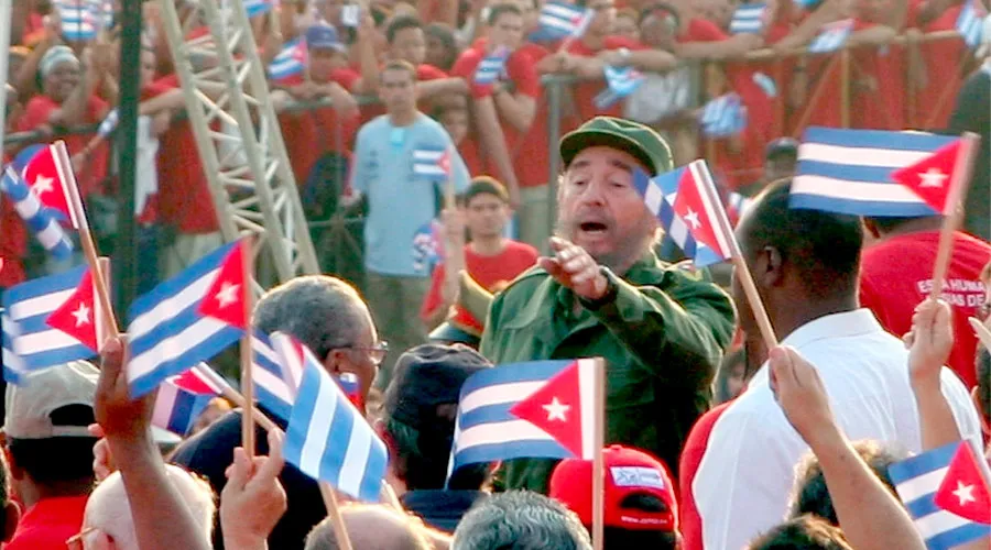 Fidel Castro en mitin con el pueblo cubano, el 1 de mayo de 2005 / Crédito: Licencia de documentación libre de GNU?w=200&h=150