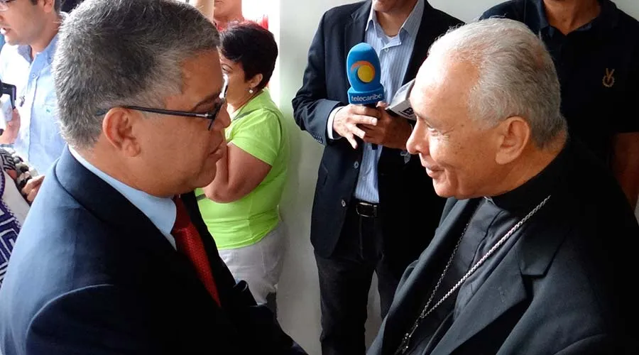 El ministro Elías Jaua es recibido por el Presidente de la CEV, Mons. Diego Padrón / Foto: Guardián Católico?w=200&h=150