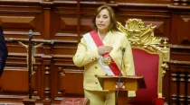Dina Boluarte asume la presidencia del Perú, al juramentar en el Congreso el 7 de diciembre. Crédito: ANDINA/Juan Carlos Guzmán.