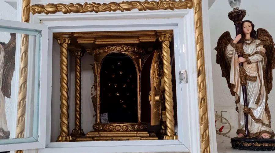 Roban copones con hostias consagradas de capilla San Juan Pablo II
