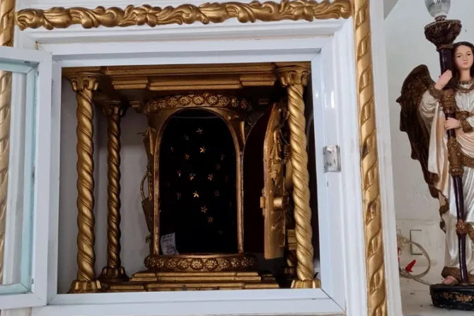 Roban copones con hostias consagradas de capilla San Juan Pablo II