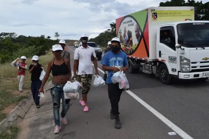Diócesis en frontera con Venezuela sale al encuentro de migrantes en carreteras