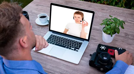 Diócesis abandona popular servicio de videoconferencias por apoyo al aborto