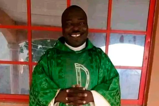 Asesinan a un sacerdote en Nigeria y otro logra escapar de secuestradores