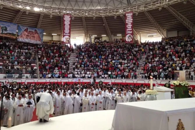 Unos 15 mil fieles participan en Misa por los 150 años de la diócesis de Zacatecas en México