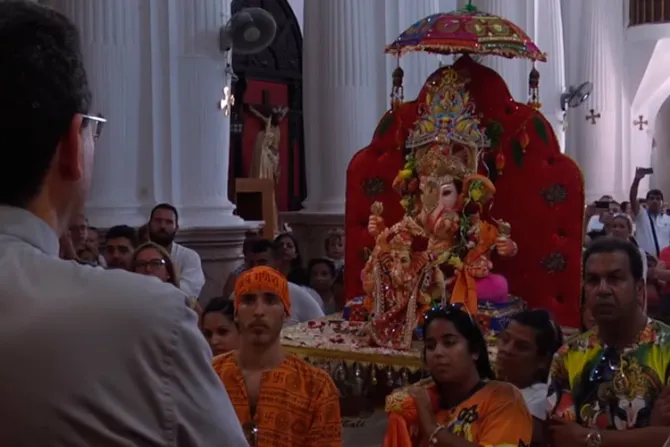 VIDEO: Rinden homenaje a dios hindú en catedral católica y Obispo se pronuncia
