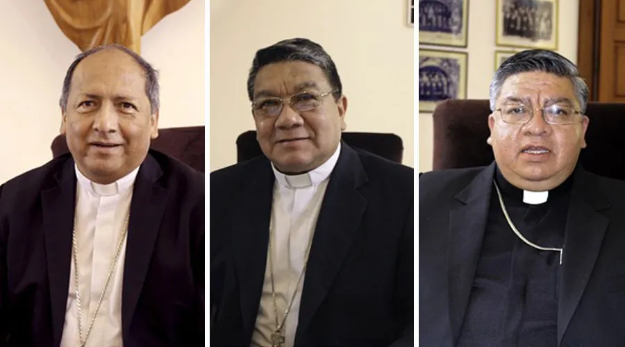 De iz. a der: Mons. Ricardo Centellas, Mons. Aurelio Pesoa, Mons. Giovani Arana. Crédito: Conferencia Episcopal Boliviana.