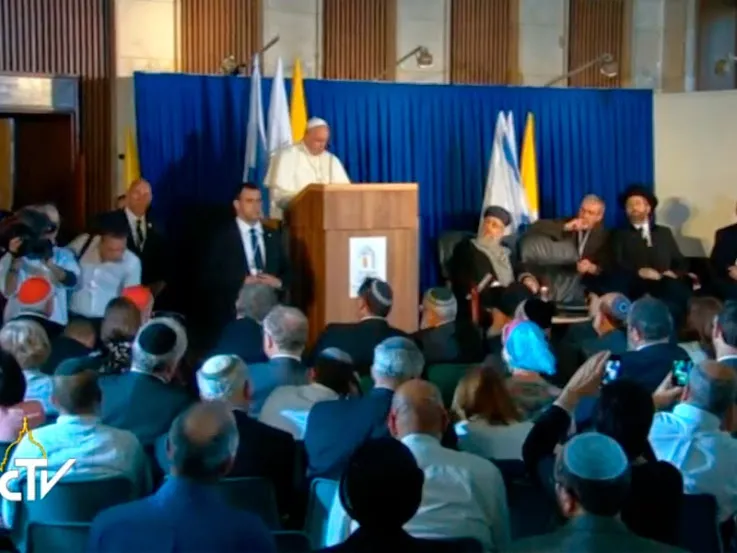 El Papa Francisco ante los grandes rabinos de Israel / Foto: Captura Youtube (CTV)?w=200&h=150