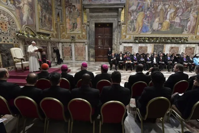 El Papa critica los “nuevos derechos” surgidos tras las revueltas de Mayo del 68