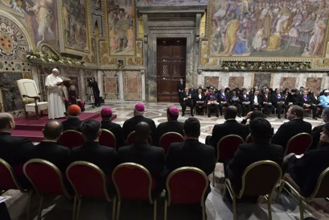 El Papa critica los “nuevos derechos” surgidos tras las revueltas de Mayo del 68