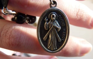 Medalla de la Divina Misericordia. Cru00e9dito: Pixabay / Dominio pu00fablico. 