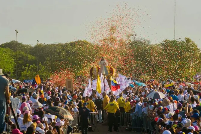Cerca de 300 mil personas asisten a procesión de la Divina Misericordia en Venezuela
