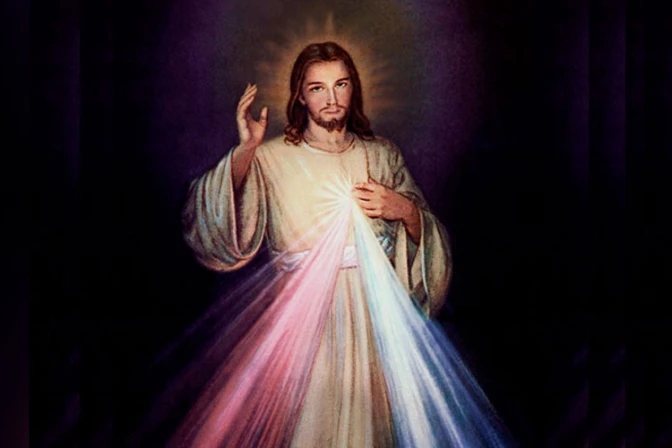 Obispo bendice imagen de 6 metros de alto de la Divina Misericordia en Uruguay