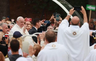 Papa Francisco en  L'Aquila. Cru00e9dito: Daniel Ibu00e1u00f1ez/ACI Prensa 