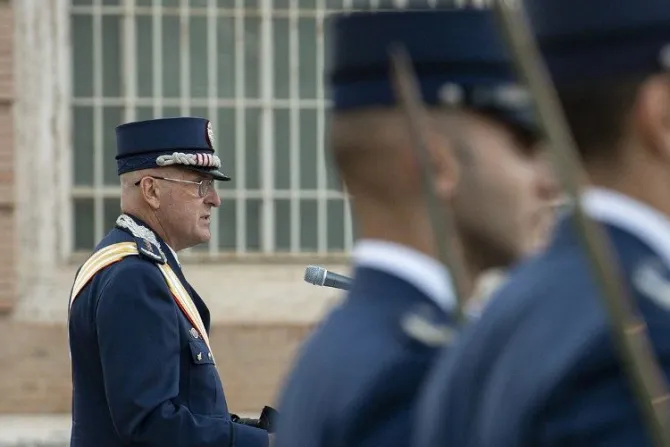 Excomandante de la Gendarmería Vaticana recibe condecoración de la Santa Sede