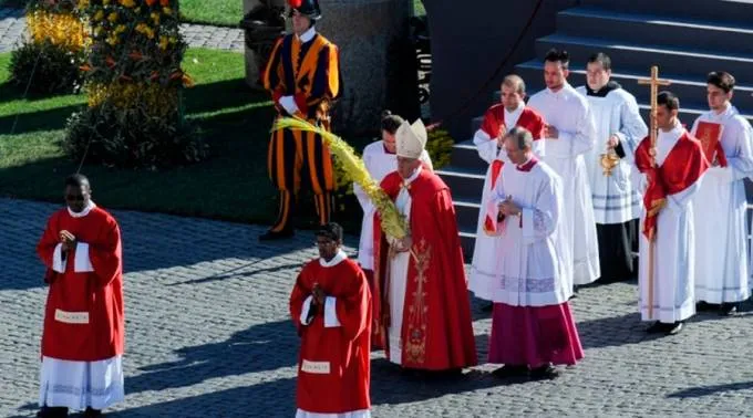 Papa Francisco en la Misa de Domingo de Ramos 2015 / Foto: L'Osservatore Romano?w=200&h=150