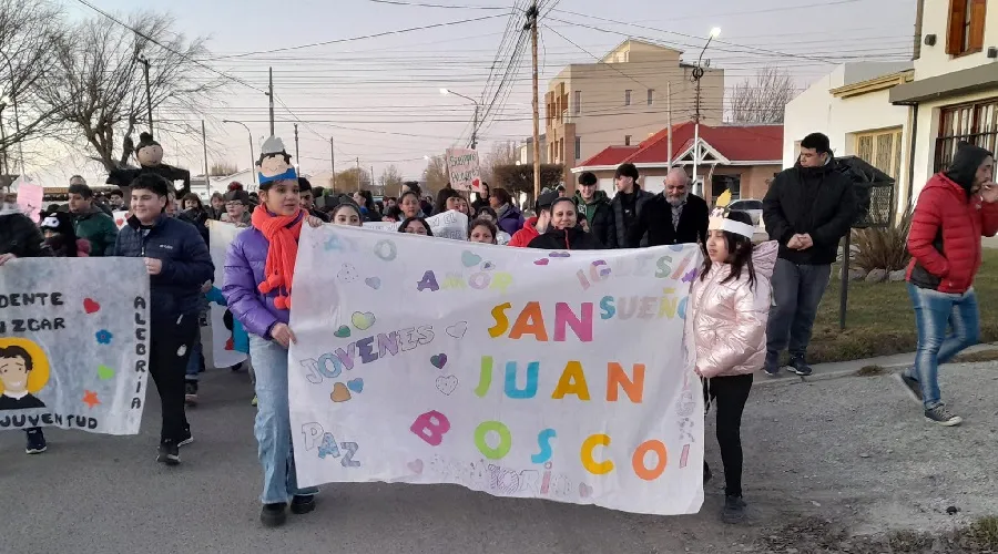 Niños de Río Gallegos durante la procesión. Crédito: Facebook Parroquia San Juan Bosco?w=200&h=150