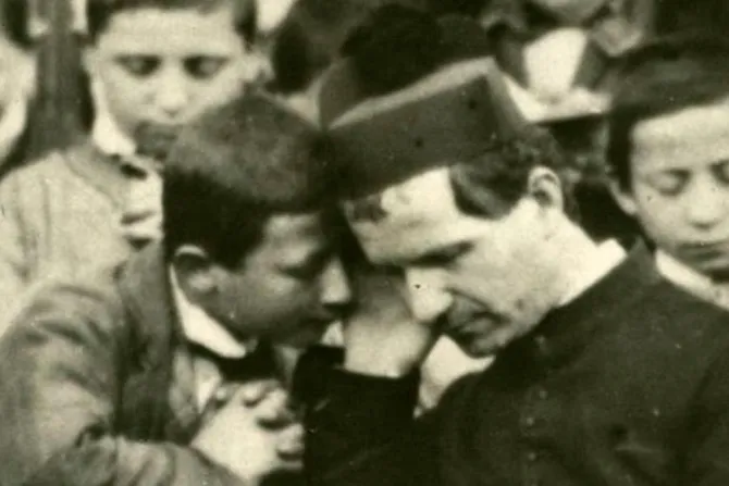 Cardenal comparte tierna foto de Don Bosco confesando a niño que sería su sucesor