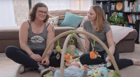 Dove presenta como u201cmamu00e1 realu201d a hombre transexual por el Du00eda de la Madre