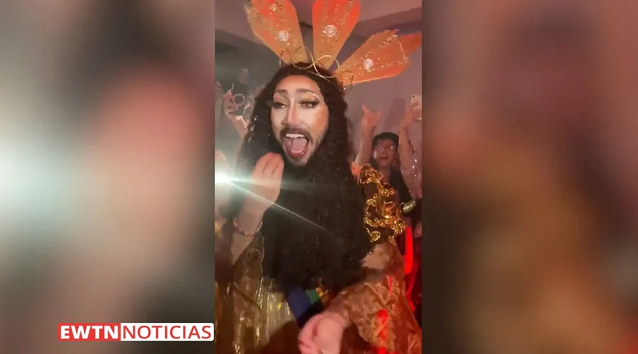 El drag queen Pura Luka Vega disfrazado de Cristo. Crédito: EWTN Noticias?w=200&h=150
