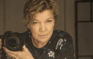 La fotu00f3grafa y artista lesbiana Elisabeth Ohlsen. Cru00e9dito: E. Ohlson 