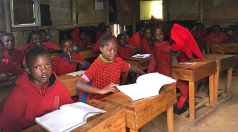 Escuela en Kenia. Foto: ArchiValencia