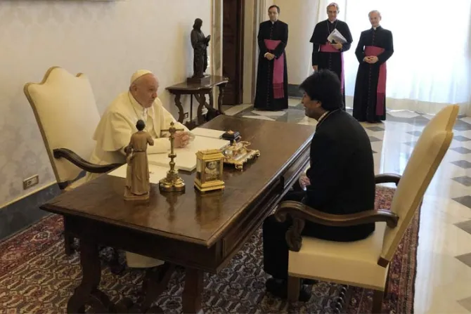 Evo Morales y el Papa Francisco se reúnen: Hablan de solidaridad y del Mundial de fútbol