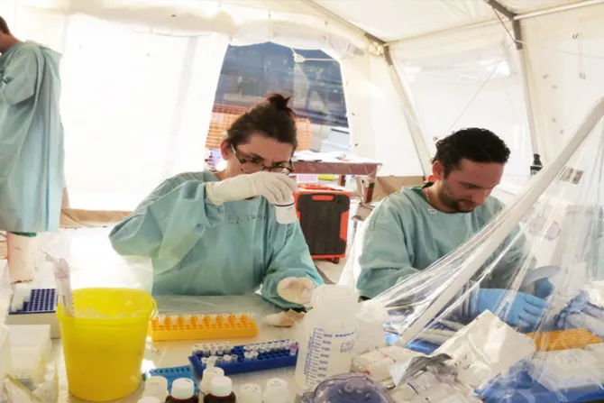 Vaticano informa sobre labor de la Iglesia para enfrentar el ébola