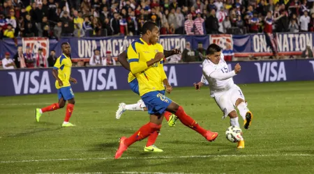 Ecuador ofrece goles a Dios en el primer partido del mundial contra Qatar   