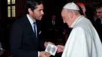Eduardo Verástegui y el Papa Francisco. Foto: Twitter / @LittleBoyFilm
