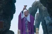 Lanzan trailer de documental sobre la Eucaristía “El Beso de Dios”
