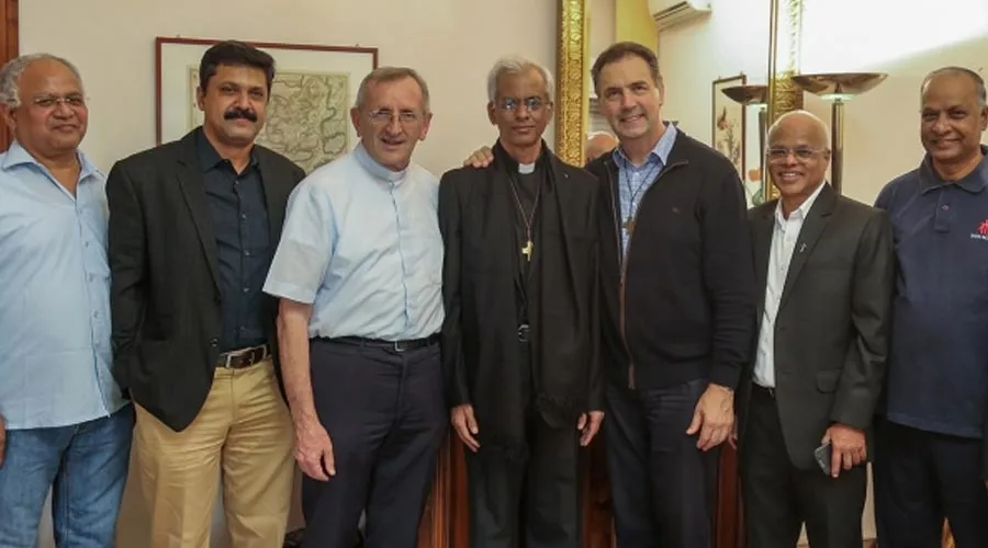 El P. Tom (al centro) con la comunidad salesiana de Roma / Foto: ANS