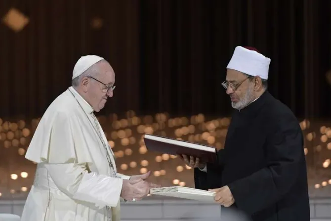 Papa Francisco pide a líderes religiosos no matizar la crudeza de la guerra  