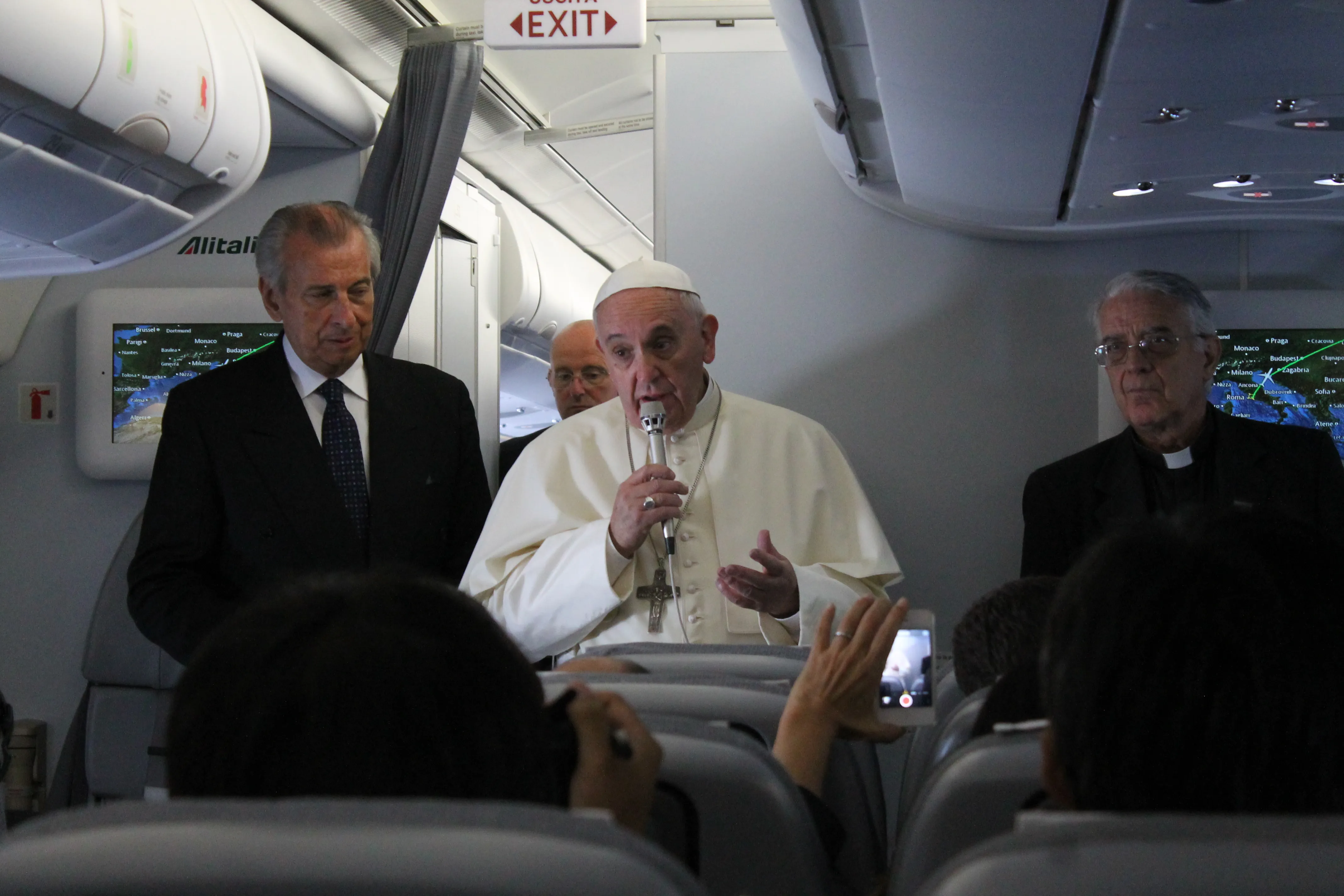 El Papa Francisco en el avión rumbo a Seúl (foto Alan Holdren / ACI Prensa)?w=200&h=150