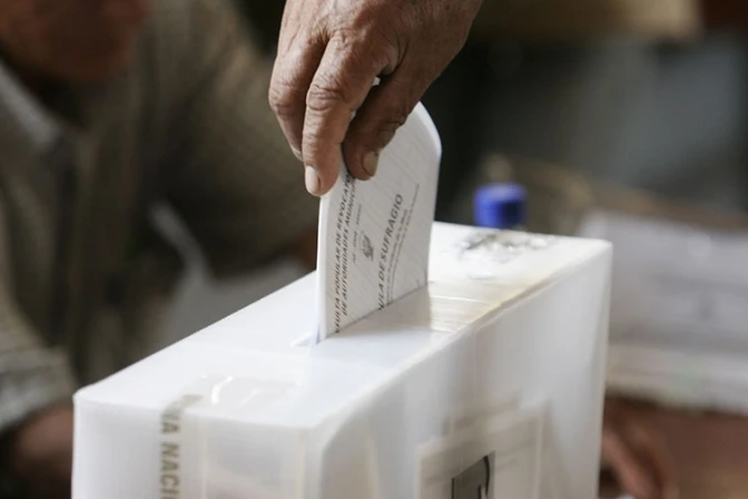 ¿Un católico puede votar por candidatos a favor del aborto y del “matrimonio” gay?