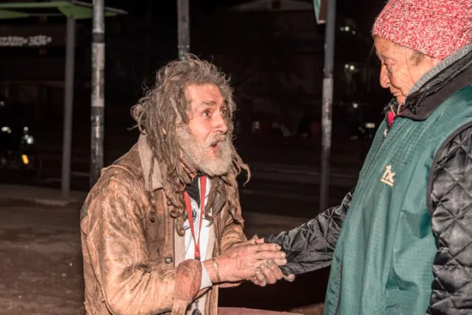 Anciana dedica su vida a la gente sin hogar a ejemplo del Padre Hurtado [VIDEO Y FOTOS]