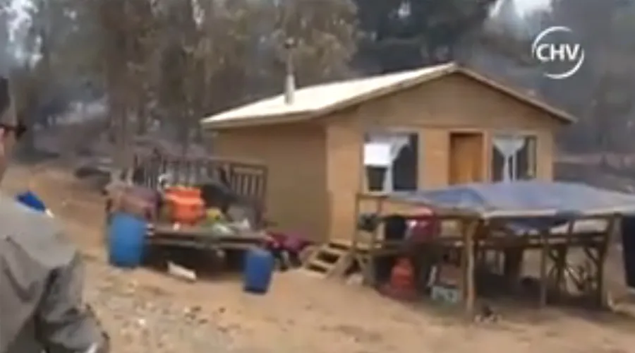 VIDEO: Casa de madera resistió incendios en Chile para que todos crean “que hay un Dios”