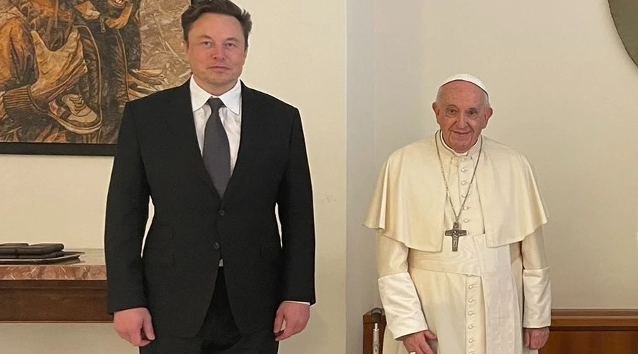 Elon Musk con el Papa Francisco. Crédito: Twitter / @elonmusk?w=200&h=150