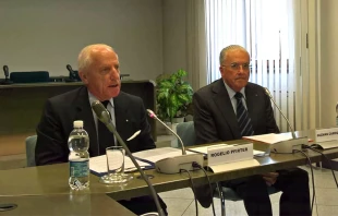 El embajador de Argentina, Rogelio Pfirter, y Guzmu00e1n Carriquiry, secretario del CAL. Foto: ACI Prensa 