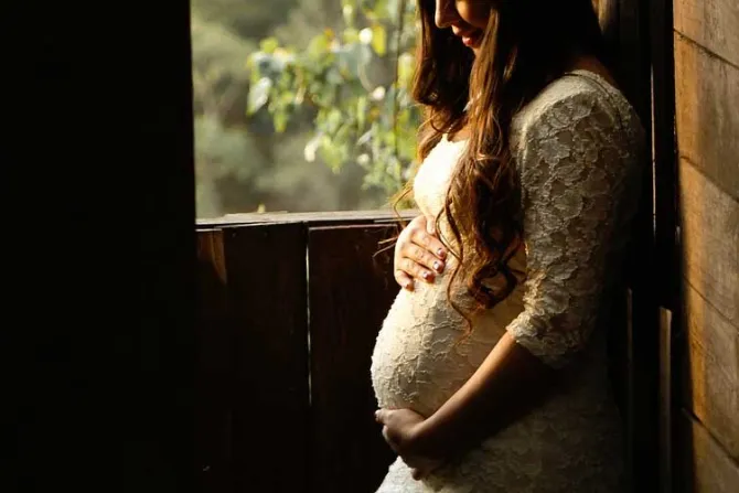 Aborto: ¿Una mujer católica puede “hacer con su cuerpo lo que quiera”? [VIDEO]