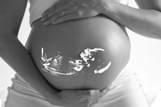 Fuera o dentro del útero estamos en presencia de un ser humano, recuerda obispo chileno